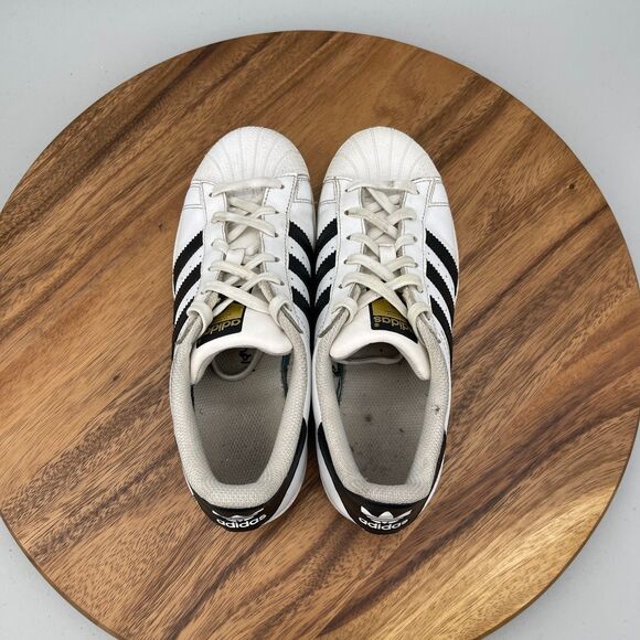 Athletic_Shoes
